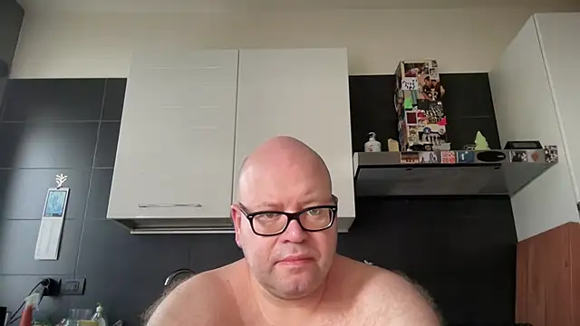 Snapshot of theitalianbear chatting on 07.20.26 theitalianbear online show from 07.20.26
