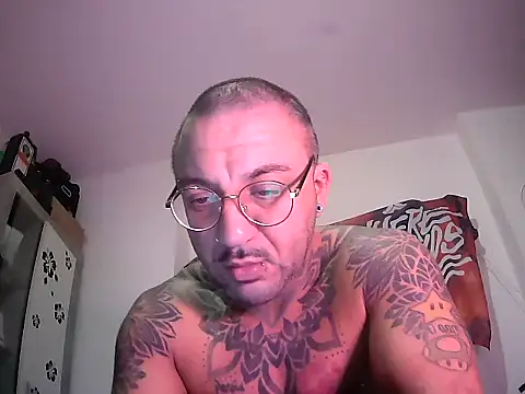 Snapshot of MagicStickBoy chatting on 12.23.25 MagicStickBoy online show from 12.23.25