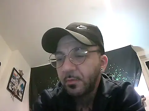 Snapshot of MagicStickBoy chatting on 03.25.26 MagicStickBoy online show from 03.25.26