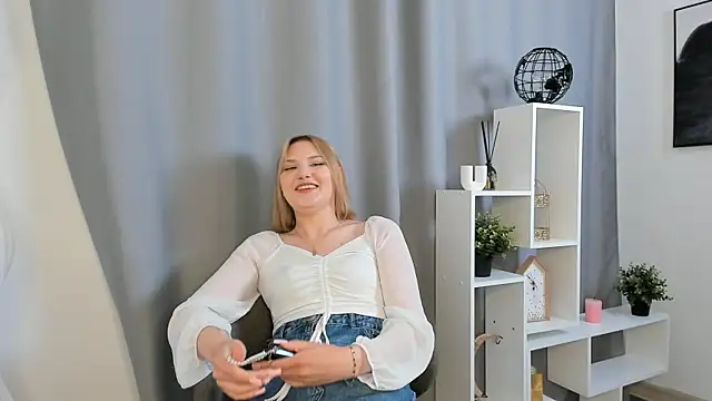 AmiraHofmeister online show from 07.28.26