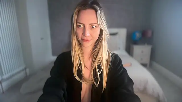 ElsieLondonxx online show from 08.04.26