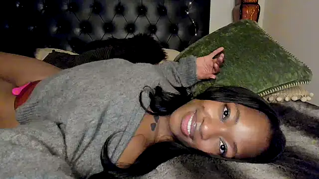 Snapshot of nicolesolace chatting on 12.30.24 nicolesolace online show from 12.30.24