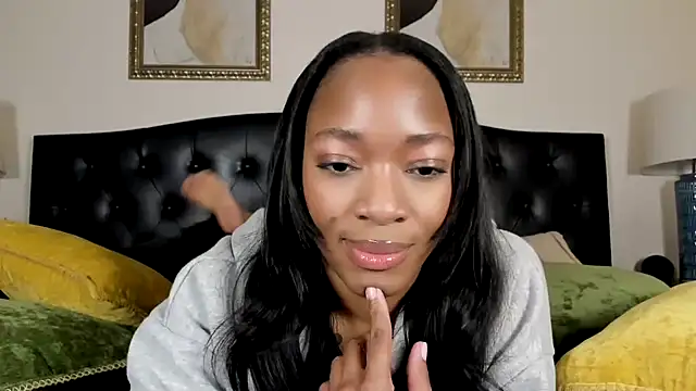 Snapshot of nicolesolace chatting on 02.20.25 nicolesolace online show from 02.20.25