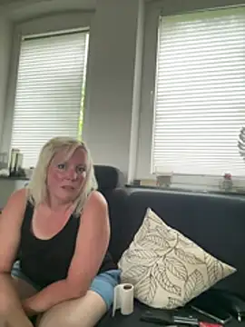 Corahoney paar online show from 07.31.26