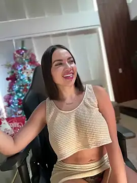 Snapshot of HannaBeckett chatting on 12.08.24 HannaBeckett online show from 12.08.24