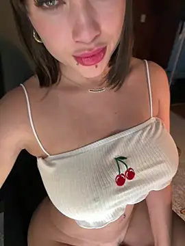 Snapshot of HannaBeckett chatting on 12.11.24 HannaBeckett online show from 12.11.24