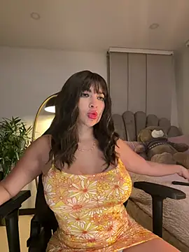 Snapshot of HannaBeckett chatting on 02.08.25 HannaBeckett online show from 02.08.25