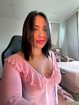 Snapshot of HannaBeckett chatting on 11.19.25 HannaBeckett online show from 11.19.25