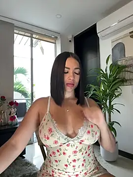 Snapshot of HannaBeckett chatting on 02.02.26 HannaBeckett online show from 02.02.26