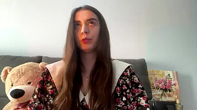 LucyLuxy online show from 08.06.26