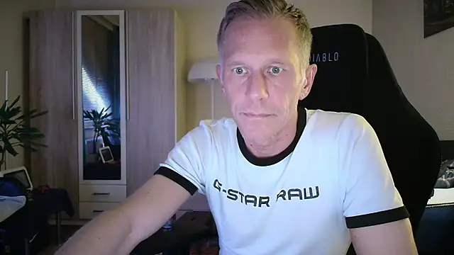 Snapshot of slaveboy2016@xh chatting on 06.09.26 slaveboy2016xh online show from 06.09.26