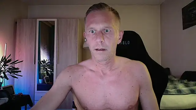 Snapshot of slaveboy2016@xh chatting on 06.23.26 slaveboy2016xh online show from 06.23.26