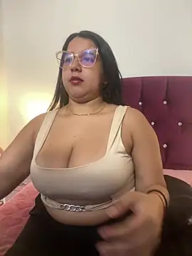 Snapshot of shara_ chatting on 01.22.25 shara online show from 01.22.25