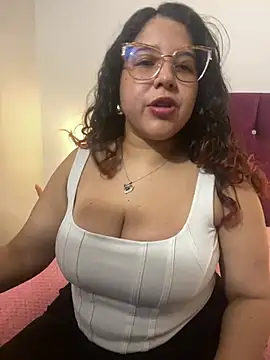 Snapshot of shara_ chatting on 02.28.25 shara online show from 02.28.25