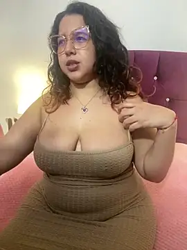 Snapshot of shara_ chatting on 02.28.25 shara online show from 02.28.25