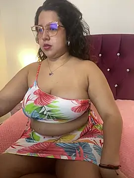 Snapshot of shara_ chatting on 03.01.25 shara online show from 03.01.25