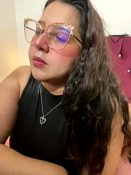 Snapshot of shara_ chatting on 11.05.25 shara online show from 11.05.25