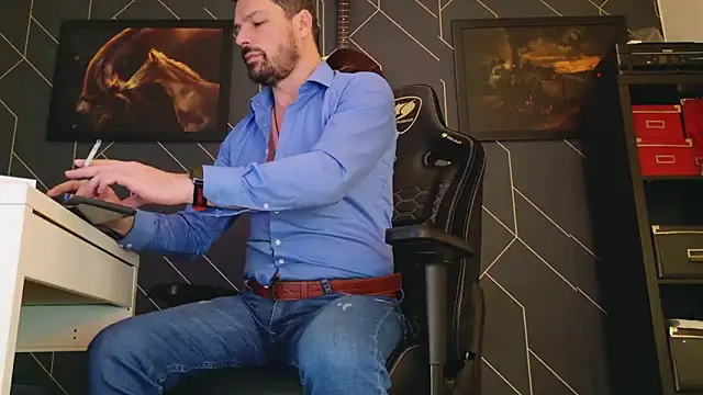 Snapshot of ChrisKox chatting on 02.12.25 ChrisKox online show from 02.12.25