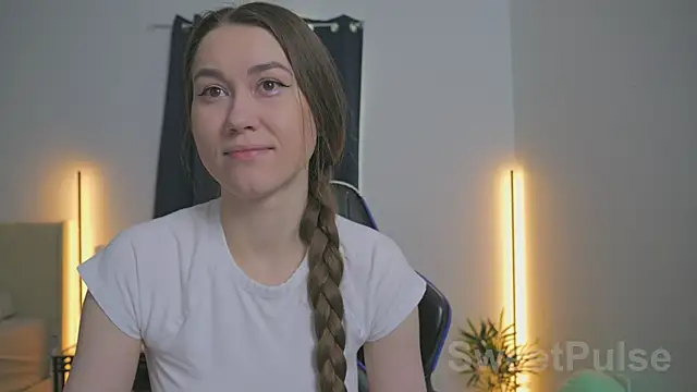 Snapshot of SweetPulse chatting on 12.05.25 SweetPulse online show from 12.05.25