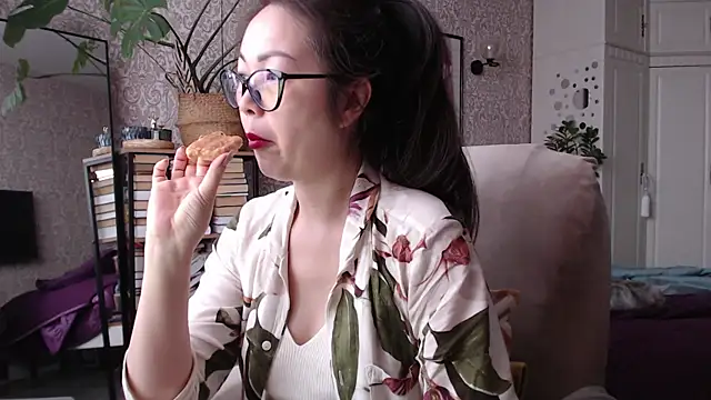 Snapshot of Koreanowner chatting on 02.06.25 Koreanowner online show from 02.06.25