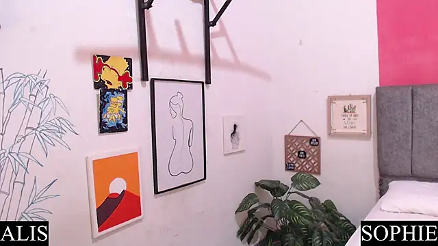 Snapshot of Sophie_And_Alis chatting on 01.29.25 Sophie And Alis online show from 01.29.25