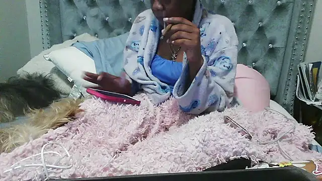 Snapshot of Beautifulkash chatting on 11.29.25 Beautifulkash online show from 11.29.25