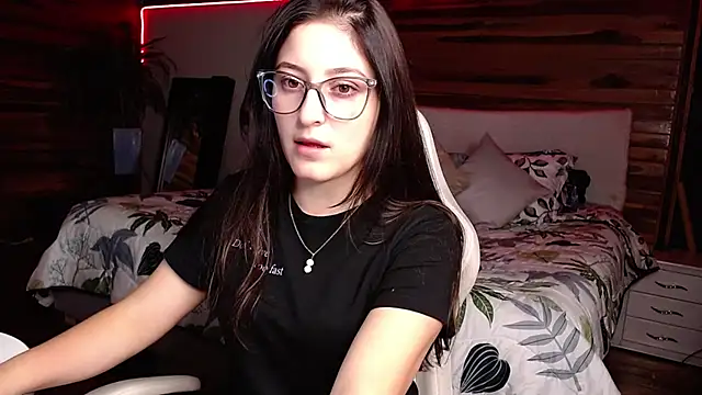 Snapshot of IsabelaGomez chatting on 12.08.24 IsabelaGomez online show from 12.08.24