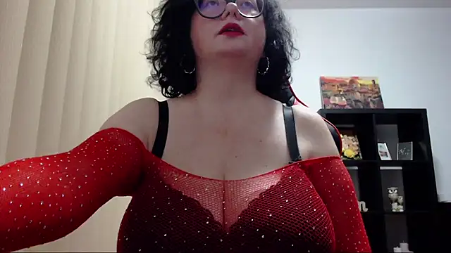 MissTroublle online show from 12.03.25