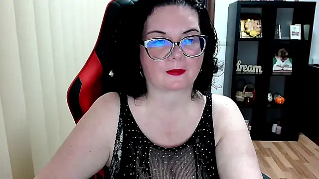 MissTroublle online show from 04.02.26