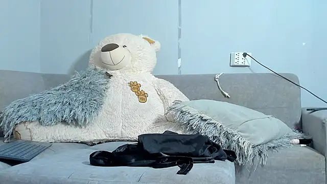 Snapshot of SandraGoldstein chatting on 02.09.25 SandraGoldstein online show from 02.09.25