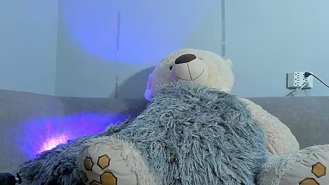 Snapshot of SandraGoldstein chatting on 02.15.25 SandraGoldstein online show from 02.15.25