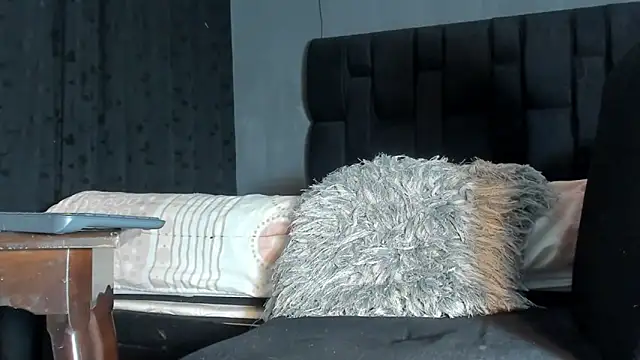 Snapshot of SandraGoldstein chatting on 11.28.25 SandraGoldstein online show from 11.28.25