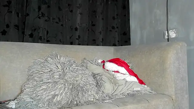 Snapshot of SandraGoldstein chatting on 12.05.25 SandraGoldstein online show from 12.05.25