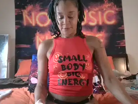 Snapshot of EnticingAaliyah chatting on 01.28.25 EnticingAaliyah online show from 01.28.25