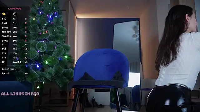 LAUREL HAZEL online show from 01.25.25