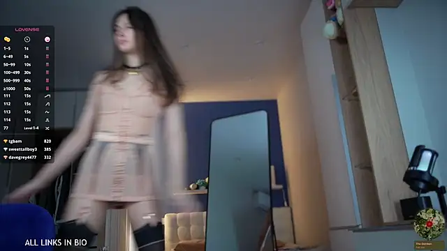 LAUREL HAZEL online show from 02.03.25