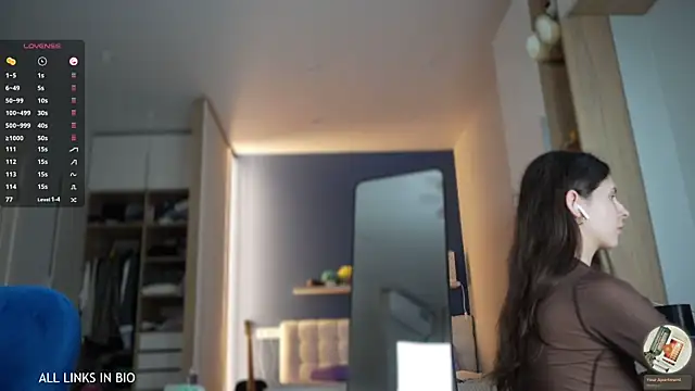 LAUREL HAZEL online show from 03.04.25