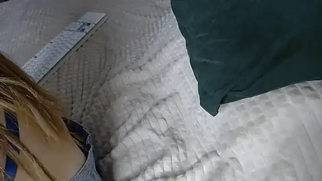 Kiradoll27 online show from 12.16.25