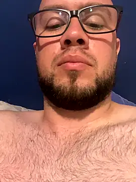 Snapshot of AlejoStrep chatting on 11.20.25 AlejoStrep online show from 11.20.25