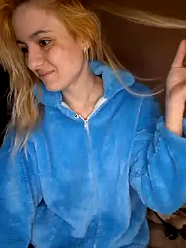 YogisticJuli666 online show from 01.08.25