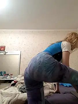 YogisticJuli666 online show from 01.22.25