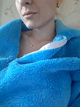 YogisticJuli666 online show from 03.19.25