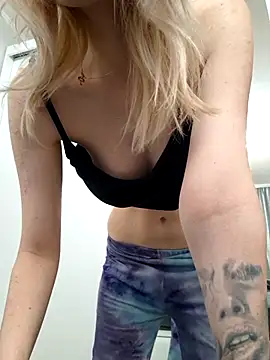 YogisticJuli666 online show from 10.13.25