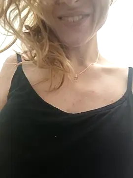 YogisticJuli666 online show from 11.17.25