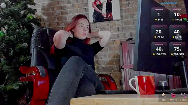 Snapshot of MrsVenus chatting on 02.05.25 MrsVenus online show from 02.05.25