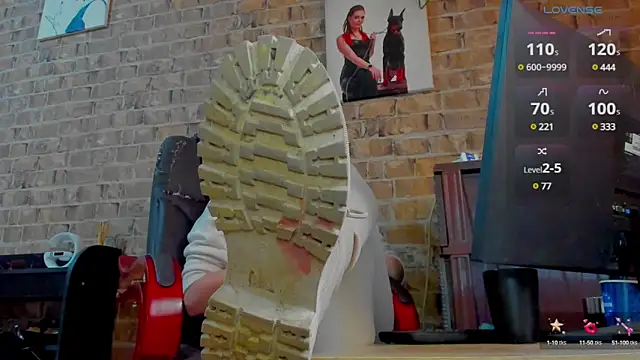 Snapshot of MrsVenus chatting on 02.10.25 MrsVenus online show from 02.10.25