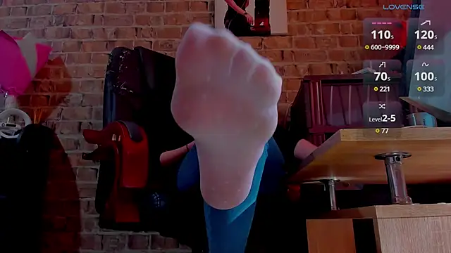 Snapshot of MrsVenus chatting on 03.05.25 MrsVenus online show from 03.05.25