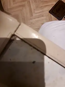 Snapshot of realeasy1 chatting on 09.19.25 realeasy1 online show from 09.19.25