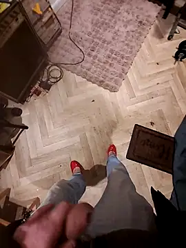 Snapshot of realeasy1 chatting on 11.28.25 realeasy1 online show from 11.28.25