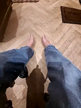 Snapshot of realeasy1 chatting on 04.02.26 realeasy1 online show from 04.02.26